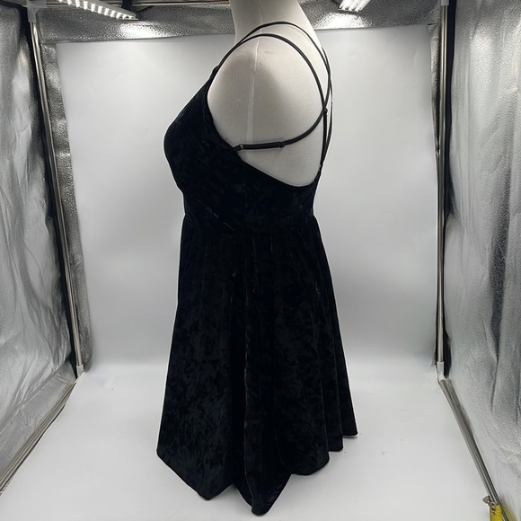 Forever 21 Crushed Velvet Fit & Flare Mini Black Dress NEVER WORN - Picture 5 of 8